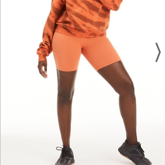 Good American Seamless Rib Bike Shorts - Picture 8 of 10